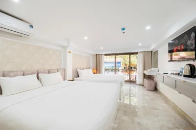 Chambre familiale avec balcon — The Serenity Hanoi